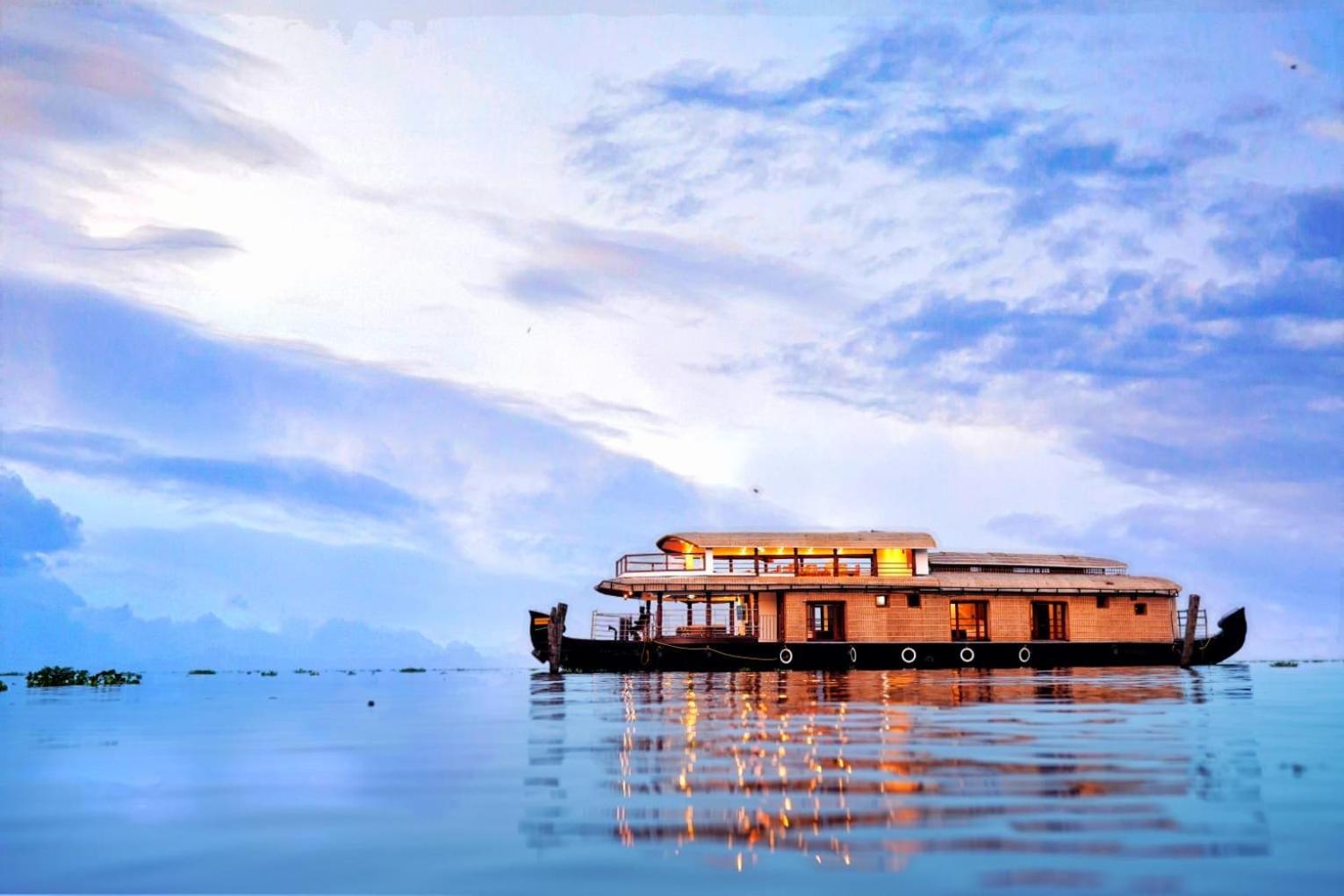Indraprasthamlakecruise Alappuzha Exterior photo